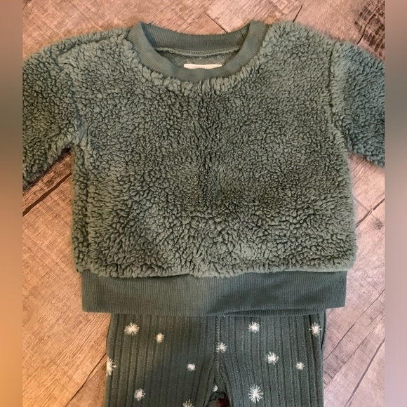 Grayson Collective Infant Sherpa Top and Leggings - Picture 2 of 6